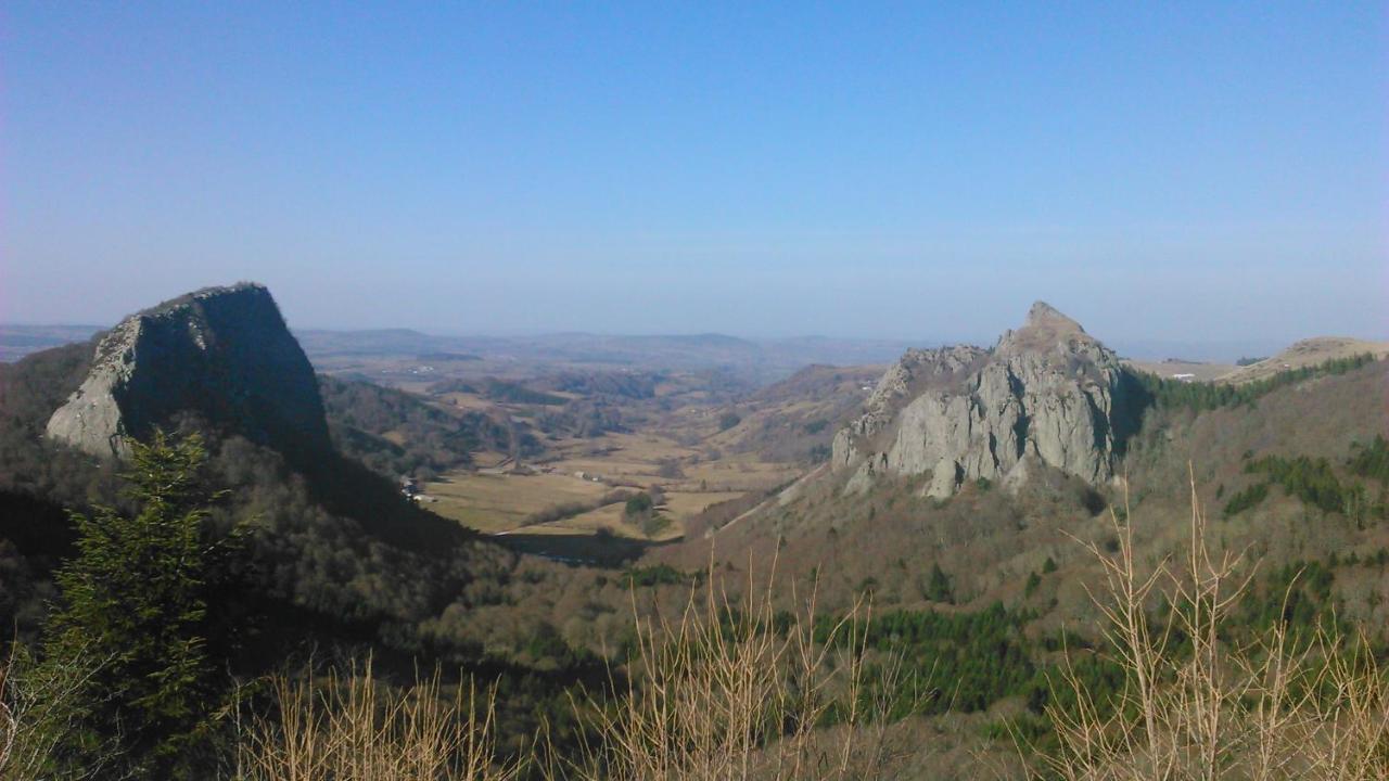 Lilas, Gite Saint Antoine, Orcival, Entre Sancy Et Volcans. Exterior photo